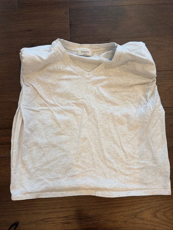 Aritzia Tops - Aritzia Babaton Padded Shoulders V-Neck Top Light Gray XS C27-090